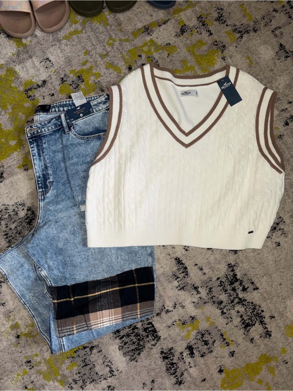 Hollister Cream Cable-Knit V-Neck Sweater Vest & Jeans